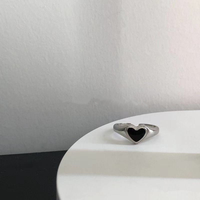 Cincin Bentuk Hati Warna Hitam Untuk Wanita