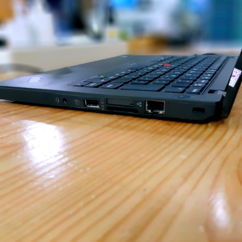 Laptop Slims Lenovo Thinkpad X240 Core i5 4th Gen MURAH