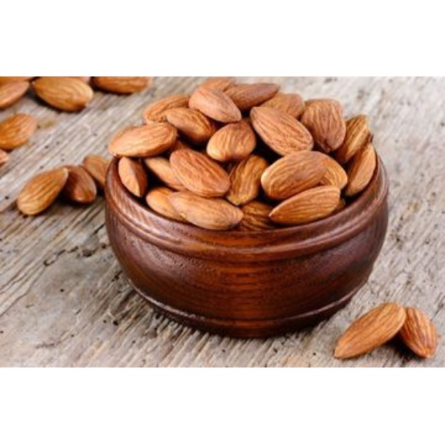 

Manfaat almond juga ditemukan dalam kandungan karbohidrat yang rendah tapi tinggi lemak,prot & serat
