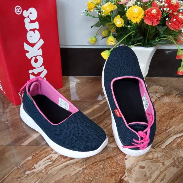 Sepatu kickers cewek slip on terbaru termurah