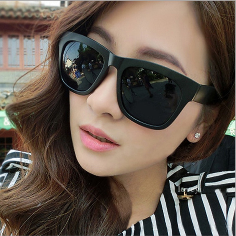 Kacamata Hitam Pria / Wanita Model Retro Frame Besar Anti Uv