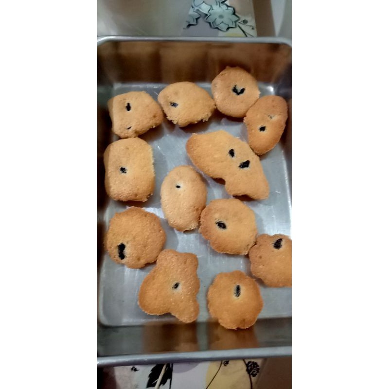 

kue bolu kismis anggur kering