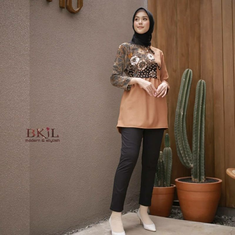 Batik wanita ASJ SA HRB026 Kenongo Kemeja Tosca Pendek-Isabel bunga moca
