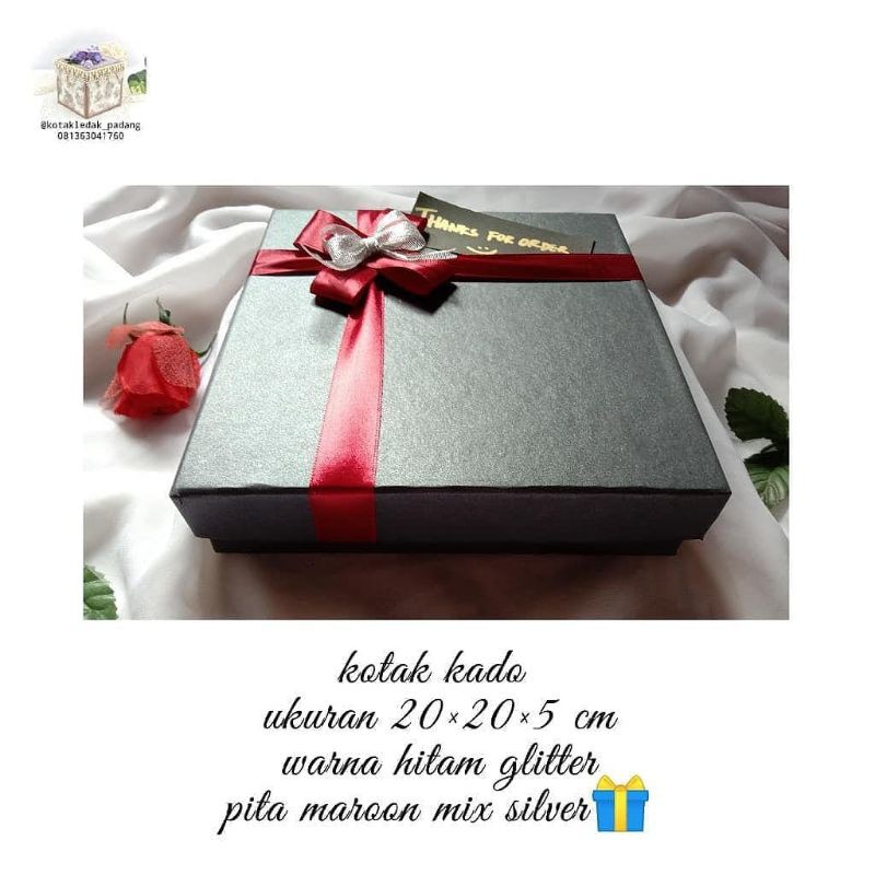 

kotak kado ukuran 20×20×5 cm