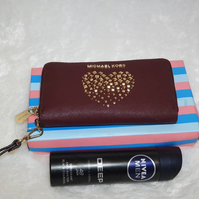 Michael kors wallet medium sold