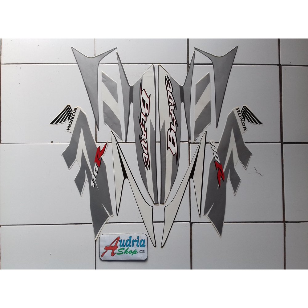 Variasi Striping Stiker Motor Honda Blade 110 R 2009 Silver
