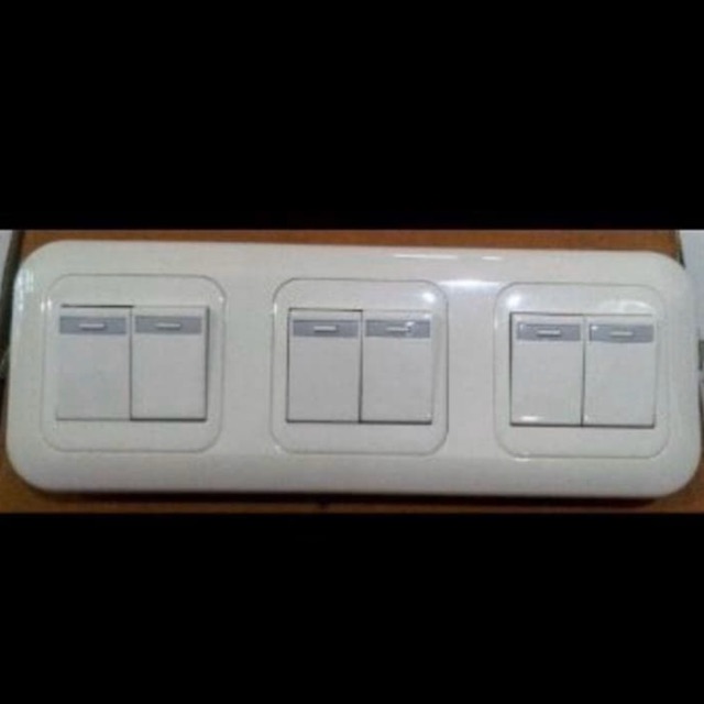 Panasonic Saklar Seri Triple 3 Gang