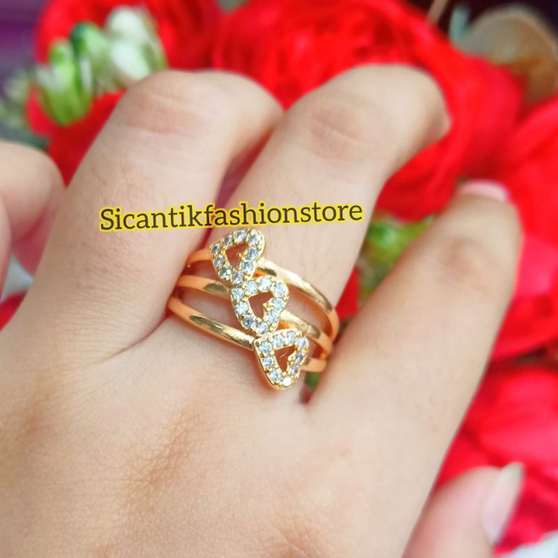 Cincin Titanium Wanita Gold Motif Love Perhiasan Wanita Kekinian Mewah Terlaris Anti Karat Elegan