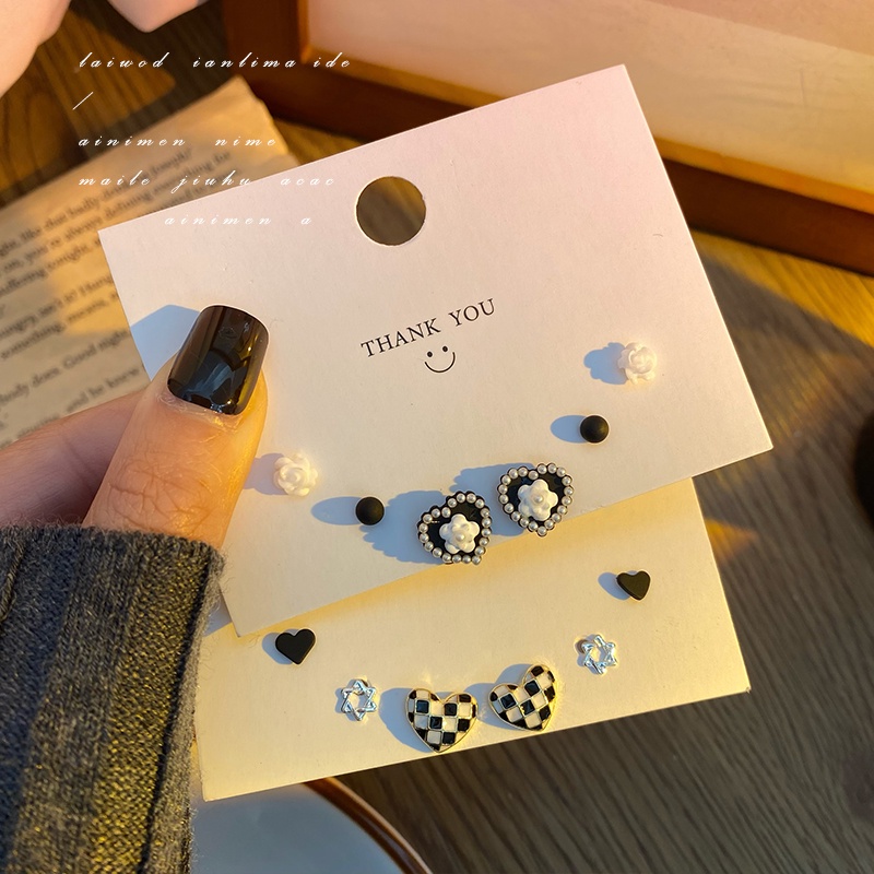 3 Pasang / Set Anting Stud Desain Hati Bunga Papan Catur Aksen Mutiara Gaya Elegan Untuk Wanita