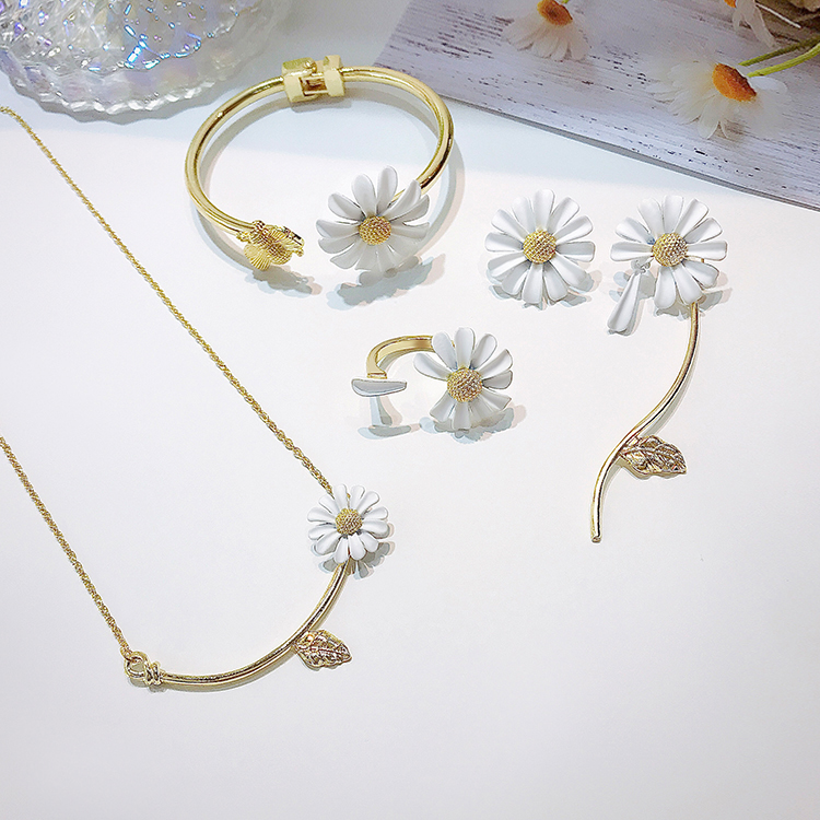 XiaoboACC 925 Silver Needle Korean Fashion Cute Daisy Earrings Clavicle Chain Necklace Daisy Bracelet Daisy Ring