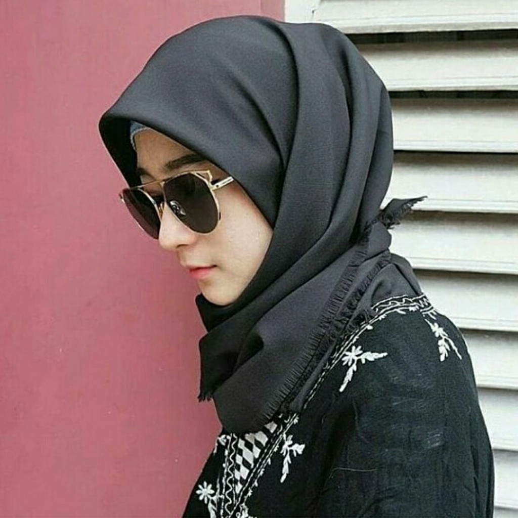 Segi Empat Hijab Scarf