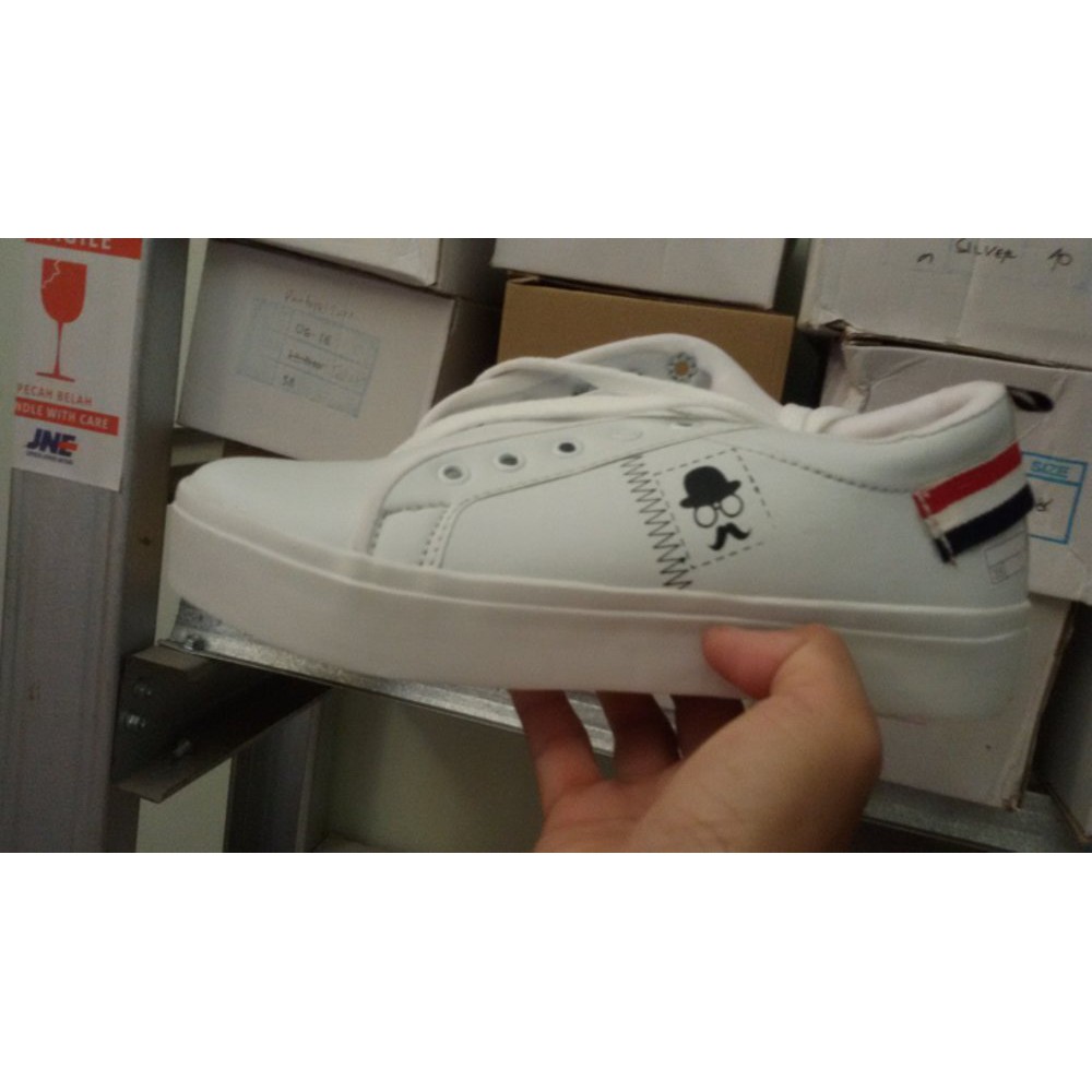sepatu wanita/ sepatu murah/ sneakers/ sneakers wanita/ sneakers murah/ sepatu sneakers/ sepatu