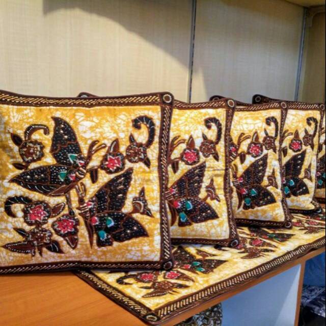 Set sarung bantal kursi tamu etnik batik tulis khas Indonesia
