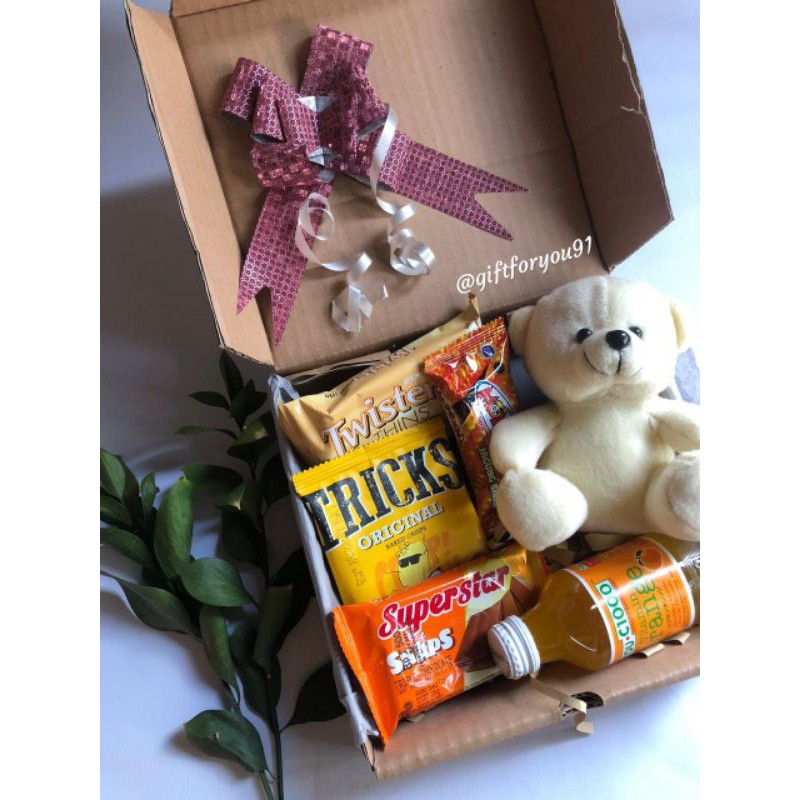 

Snackbox custom/snack box/hampers box/hampers snack/hampers hadiah/hadiah wisuda