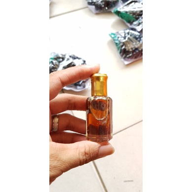 minyak indu gaharu asli kental wangi  tahan lama