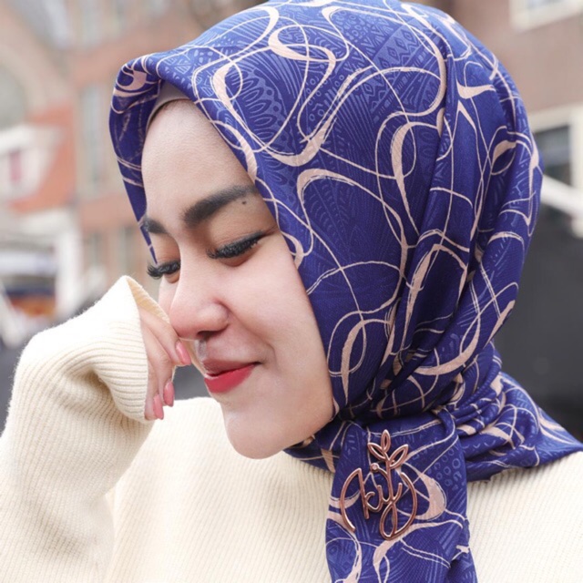 Koyu Hijab Segiempat Shiela Luxury Vembos