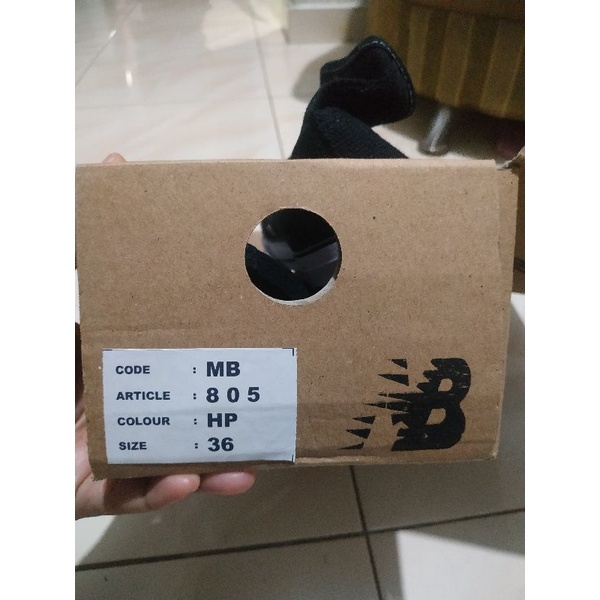 

sepatu MB