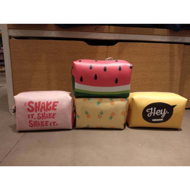 Pouch kosmetik kotak miniso