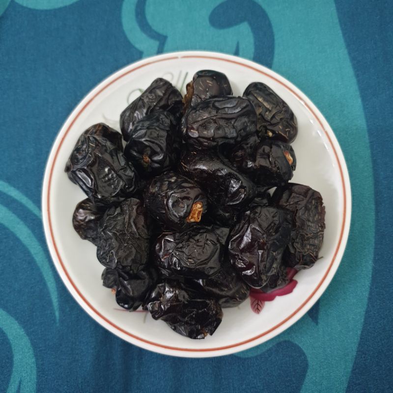 

Kurma Ajwa Almadinah Premium Kotak
