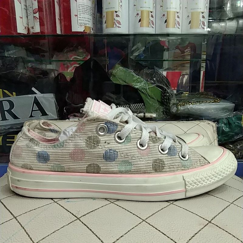 Converse polkadot pink