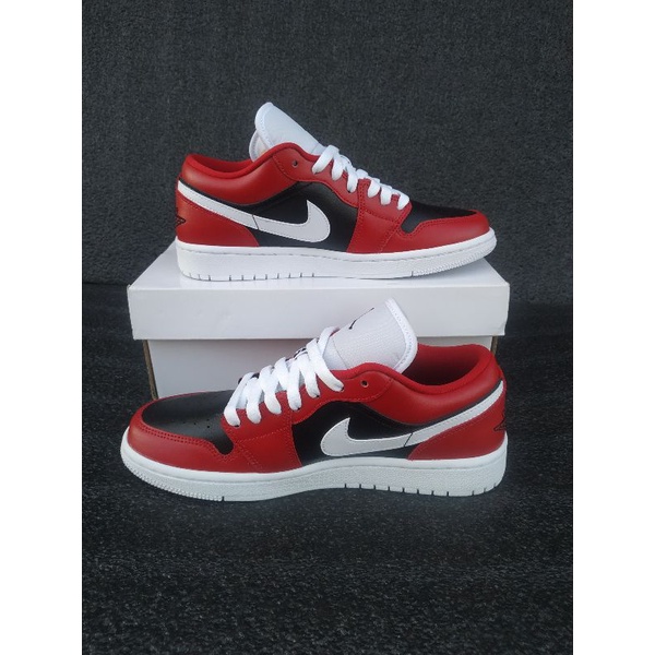 Air Jordan 1 low Chicago flip