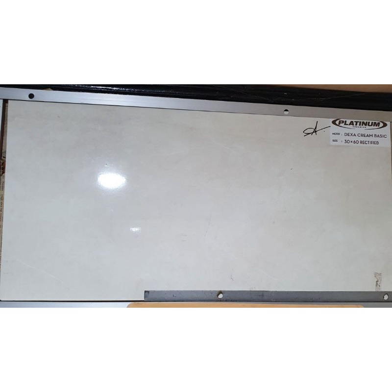 keramik 30x60 dinding kamar mandi glossy mengkilap licin marmer platinum dexa cream basic