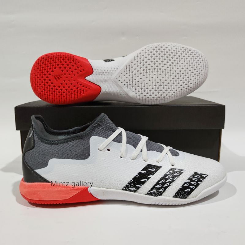 sepatu bola futsal Predator Freak white spark IC