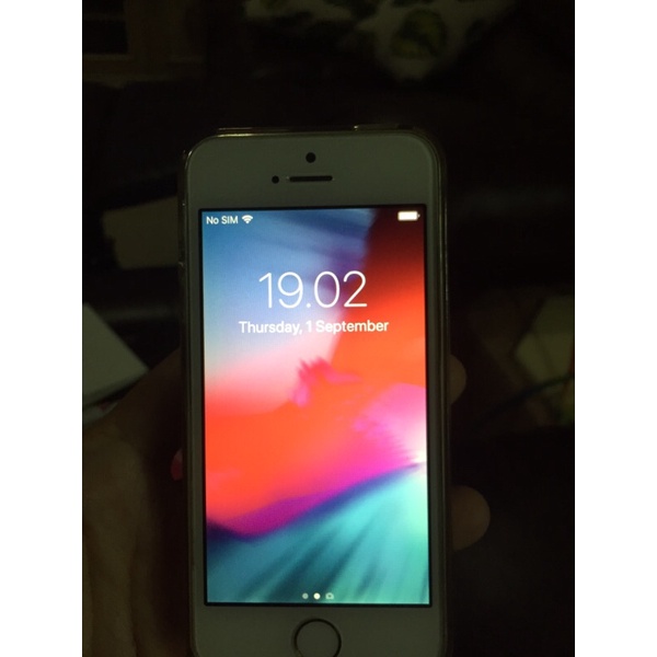 iphone 5 bisa sim card /bekas (no charger no handsfree)