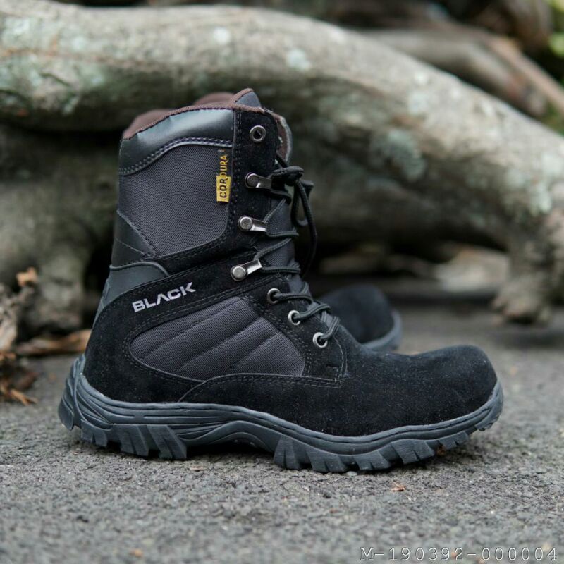 Sepatu proyek boots