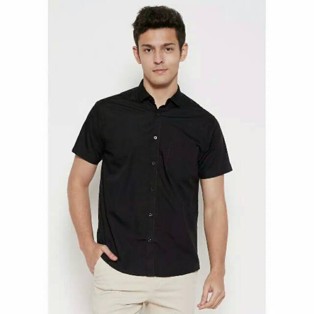 Kemeja Pria Basic Polos Katun Lengan Pendek Warna Hitam