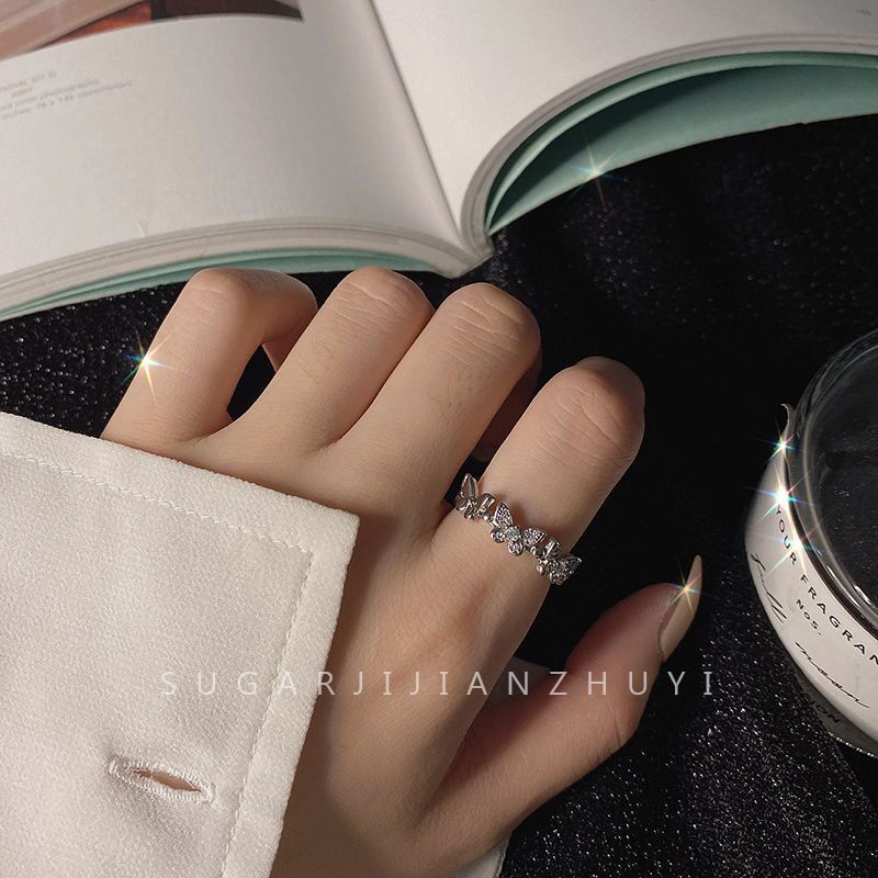 Cincin Desain Kupu-Kupu Aksen Kristal Warna Silver Untuk Wanita