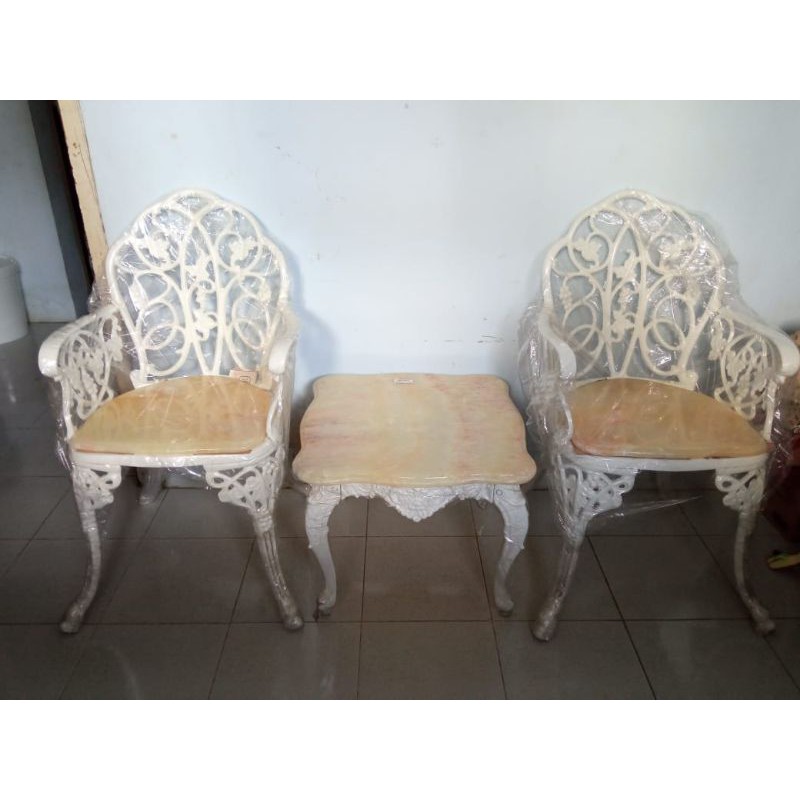 Meja taman onix variasi besi khas Tulungagung