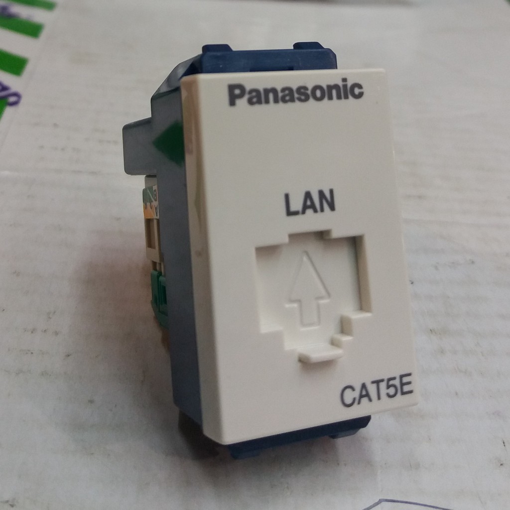 Panasonic Outlet Data Cat 5 WEJ 2488 Putih / WEJ 2488H Hitam