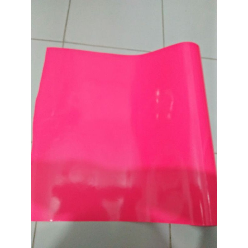 

stiker Skotlet warna pink stabilo glossy,,, lebar atau tinggi stikernya 45 cm