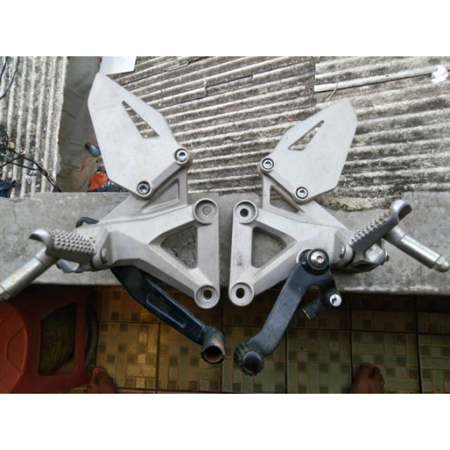 Footstep kanan kiri cbr250rr kondisi second