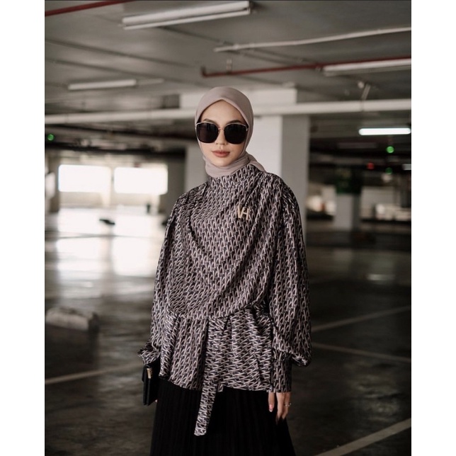 Monogram series Kind Blouse Vanilla hijab