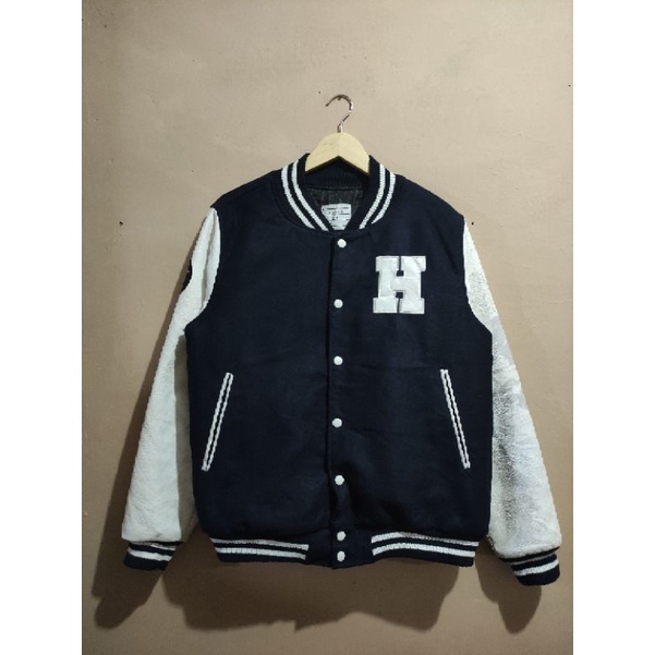 Varsity University H THRIFT MURAH