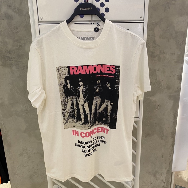 Kaos Pull&Bear x Ramones Cowok Original Store