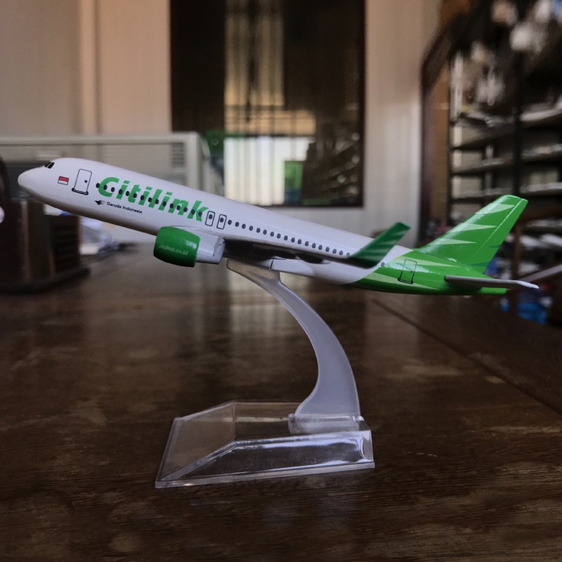 Garuda Indonesia B787 Model Pesawat Terbang Boeing 747 Lion Air B737 Bahan Alloy Ukuran 16CM