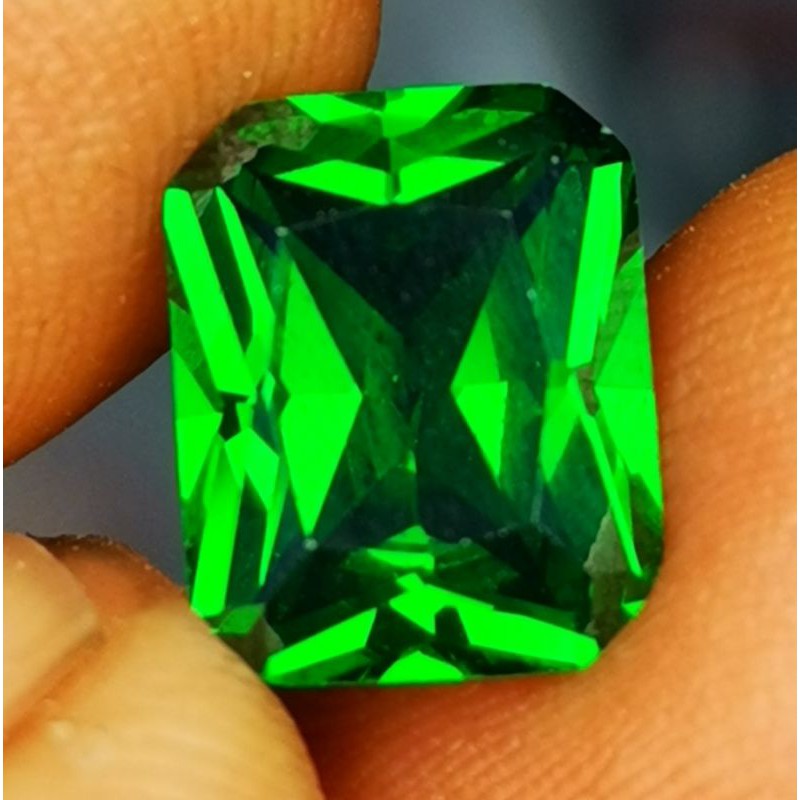 Batu permata green moldavite
