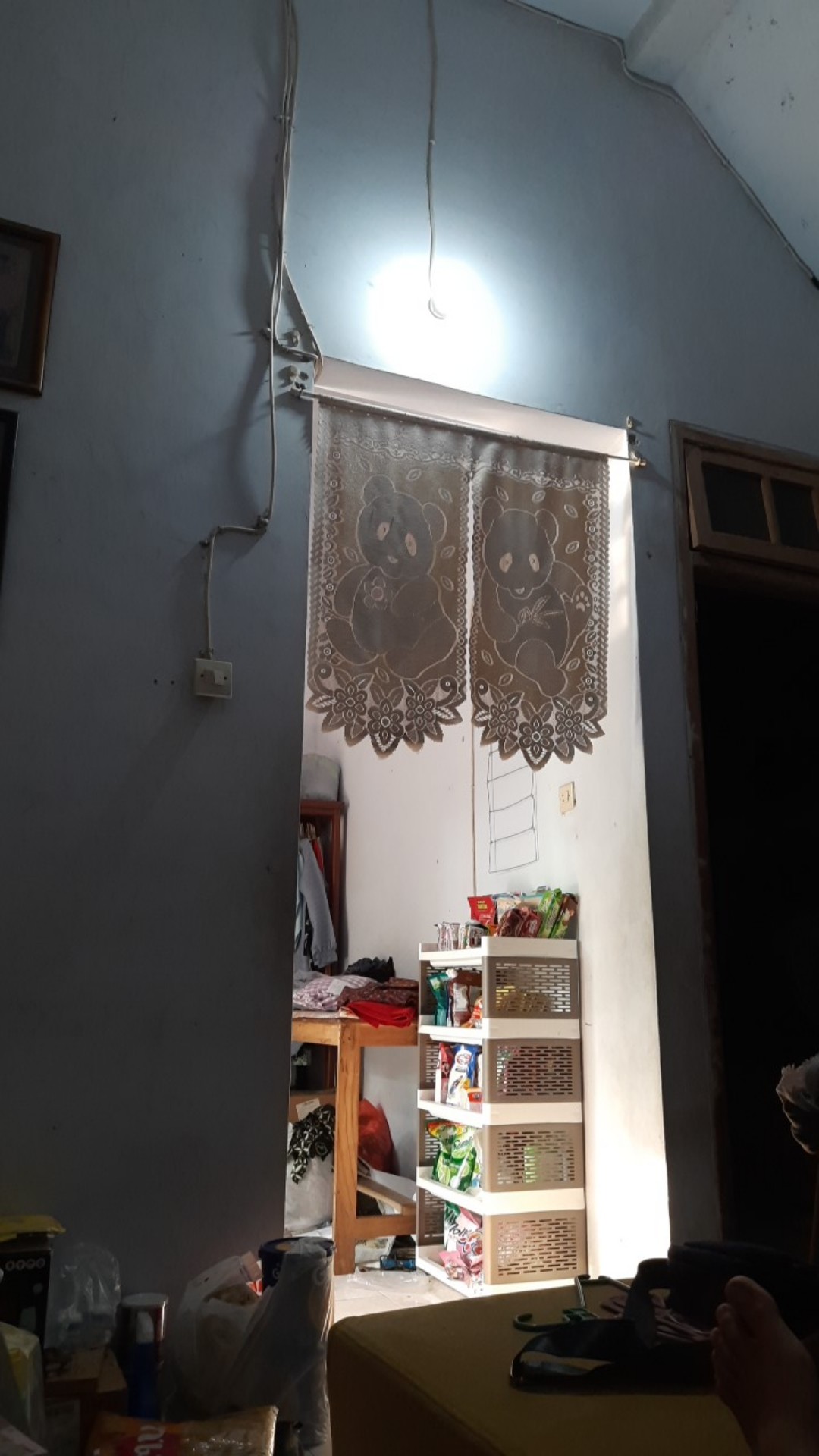 Moon Kain Sprei Meteran Katun Lokal Catra Esra Motif Kotak Devan Merah Hitam