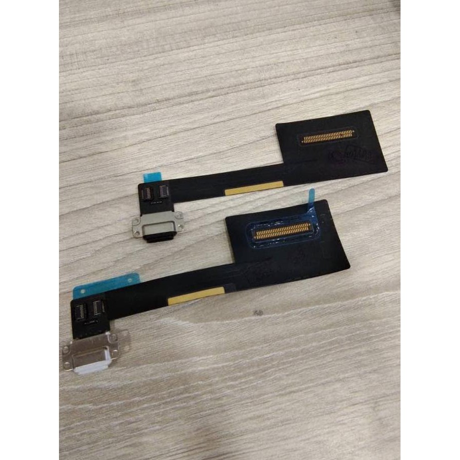 Konektor Cas / FLEXIBLE CONNECTOR CHARGER IPAD 7