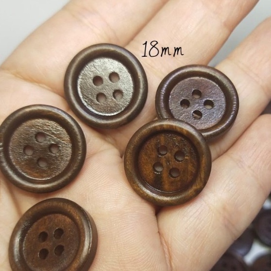 kancing kayu polos coklat tua ukuran 20 mm isi 12 biji