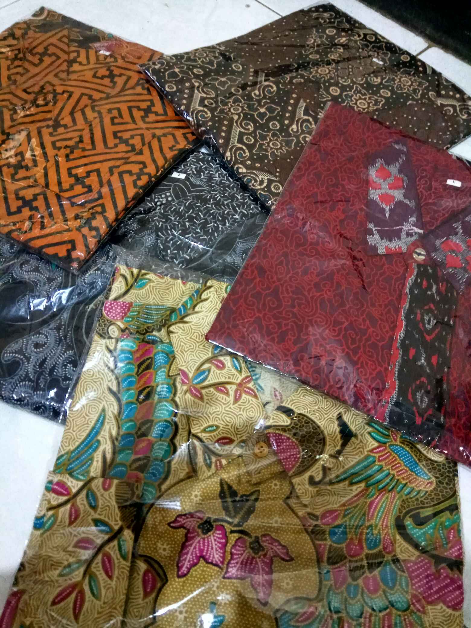 Baju Batik Couple Keluarga Jazzy Modern / Baju Couple Keluarga / Sarimbit Motif Polos Merah Termurah