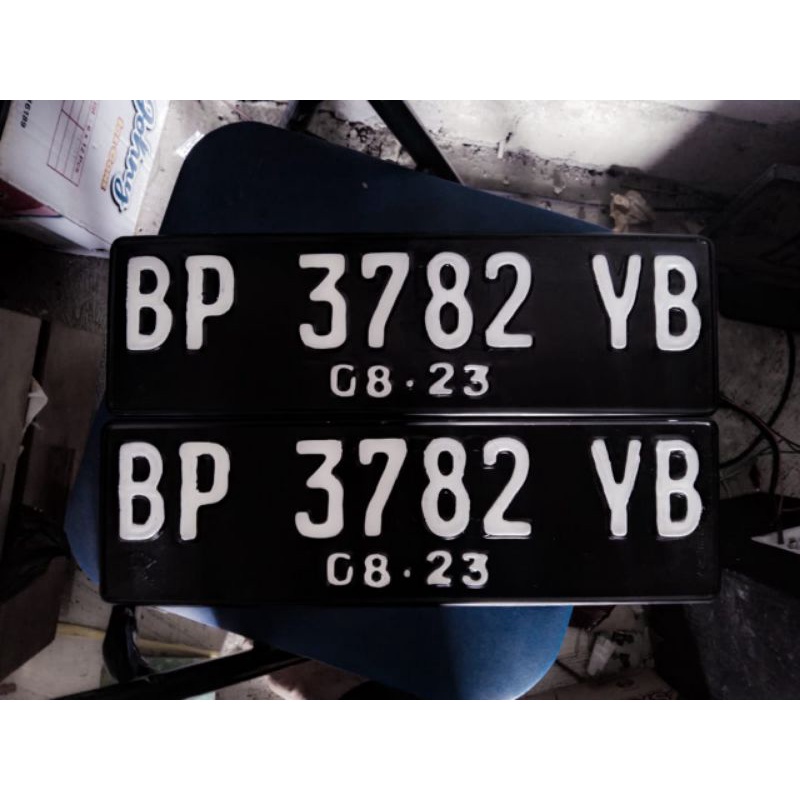 plat mobil font baru 2 pcs, berlogo Korlantas,bertuliskan korlantas