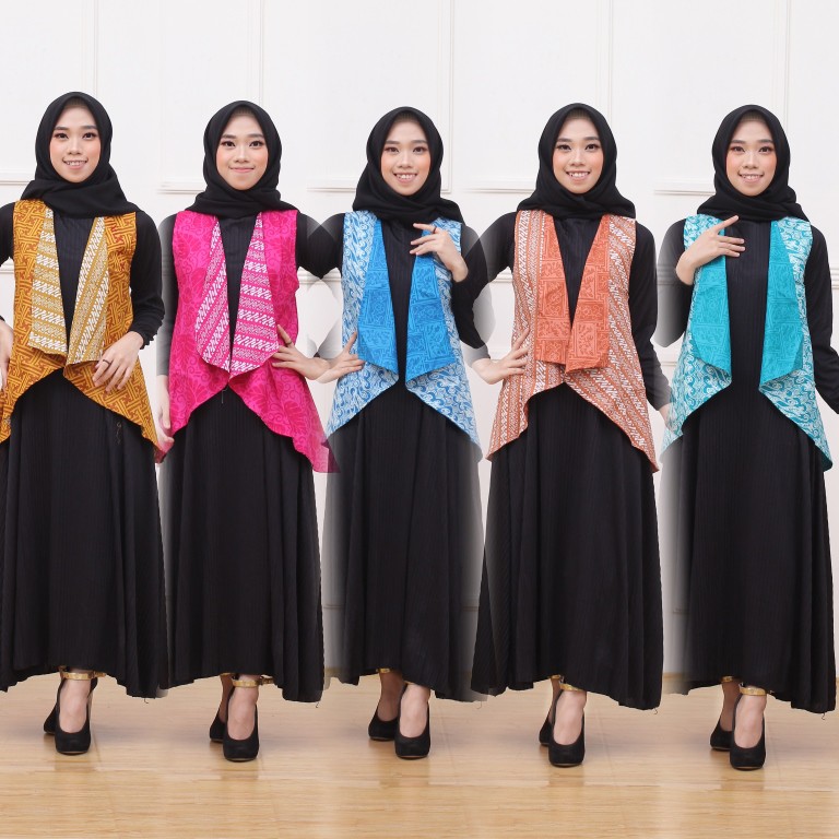 Outer Batik Wanita Motif Bolak Balik