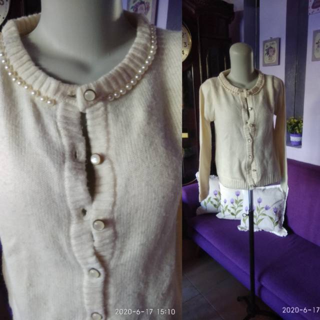 Preloved cardigan warna putih tulang