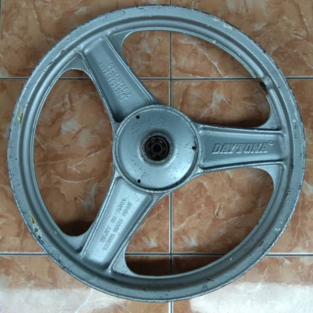 velg belakang daytona ring 17 peleng daytona 17 pelek daytona R17 suzuki honda yamaha bekas original
