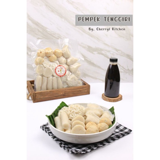 

Pempek ikan tenggiri paket frozen isi 25 pcs + cuko 250ml by Cherryl Kitchen