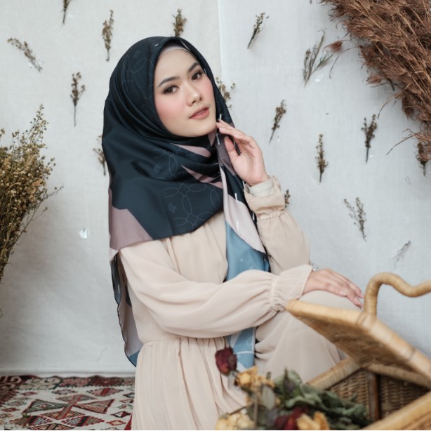 KERUDUNG SEGI EMPAT PRINTING MOTIF JILBAB SEGIEMPAT HIJAB SEGIEMPAT SCARF LEONA